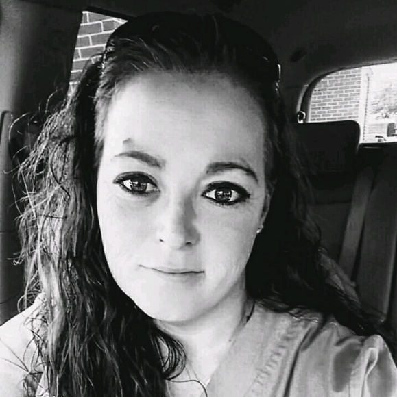 Meet your Posher, Cynthia - Picture 1 of 1